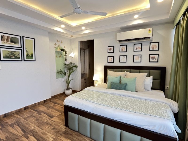 2BHK Serviced Apartment Near Medanta Hospital