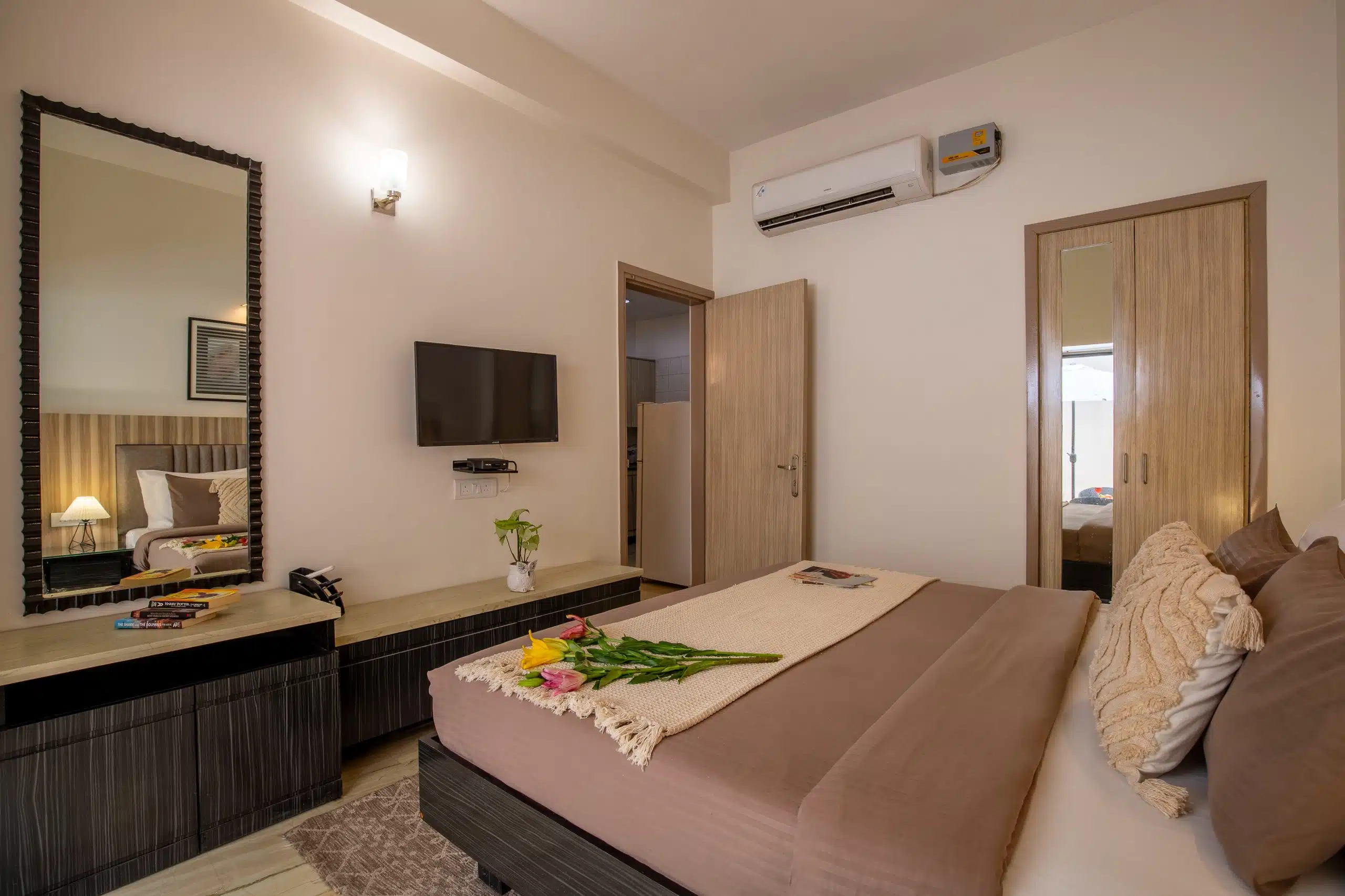 Premium 1 BHK Serviced Apartment sec 40