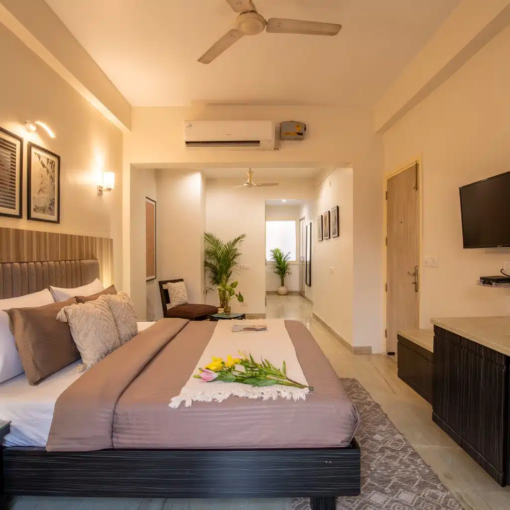 2 BHK, Bedchambers Service apartment near in Gurgaon, Sector 40