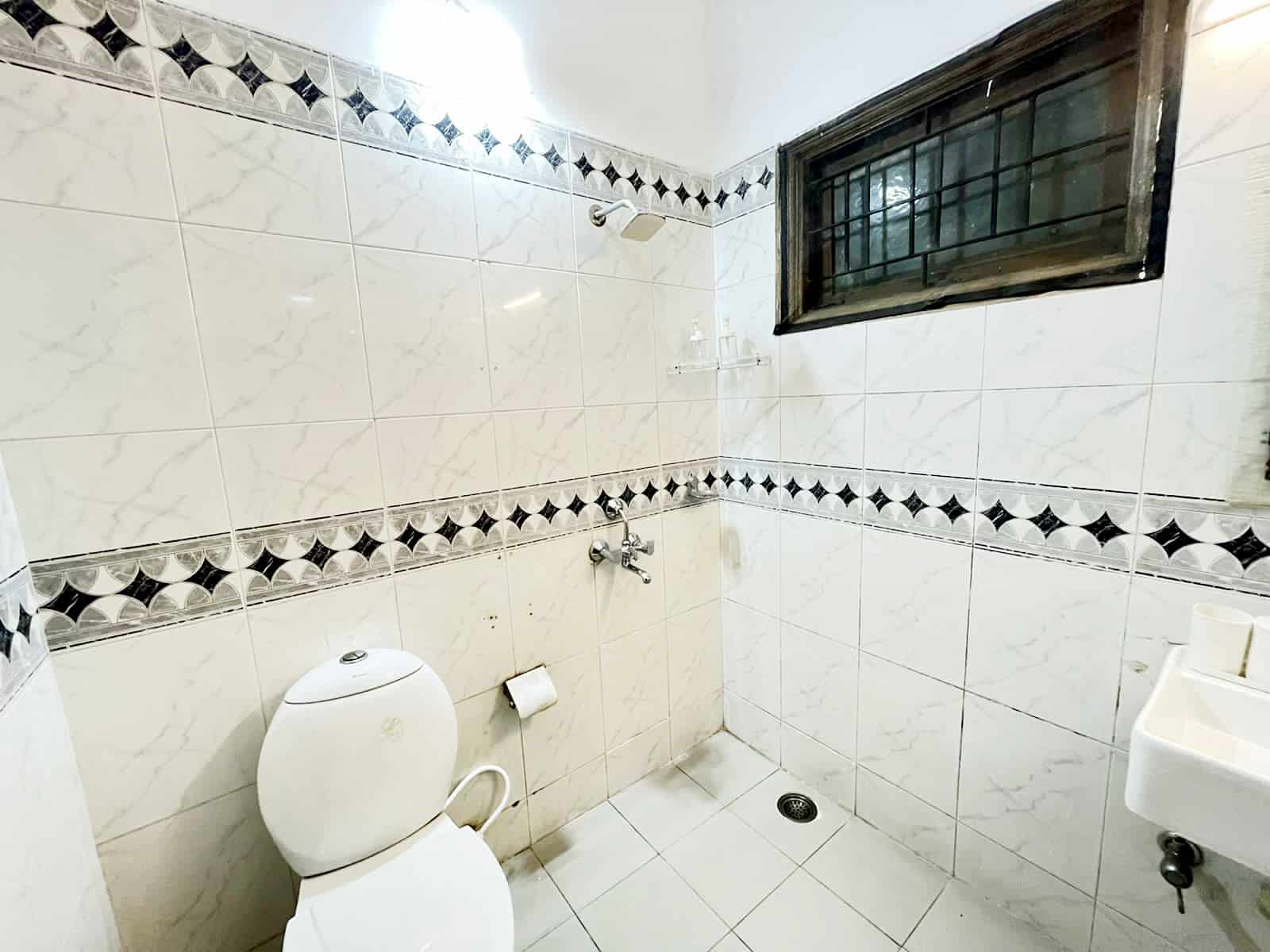 Bathroom, Kitchen, STUDIO APARTMENT without Balcony (Jubilee Hills Hyderabad)