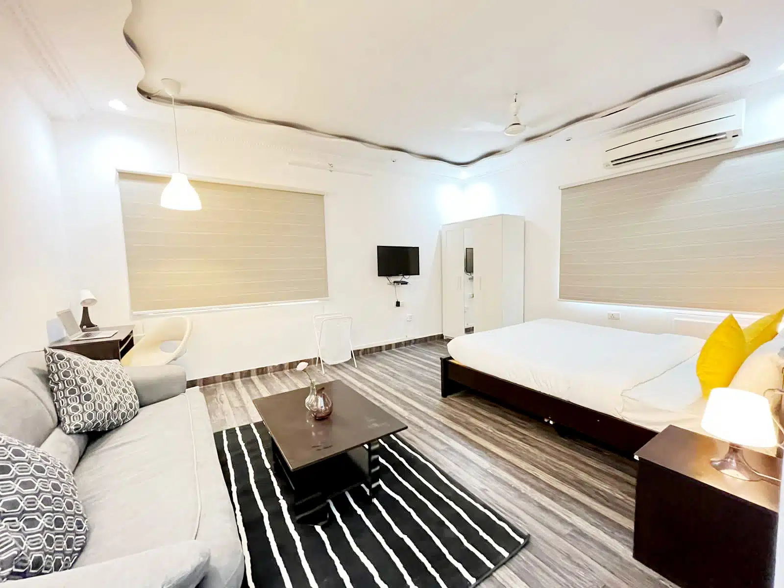 Studio service apartment with bathtub (Jubilee hills hyderbad)