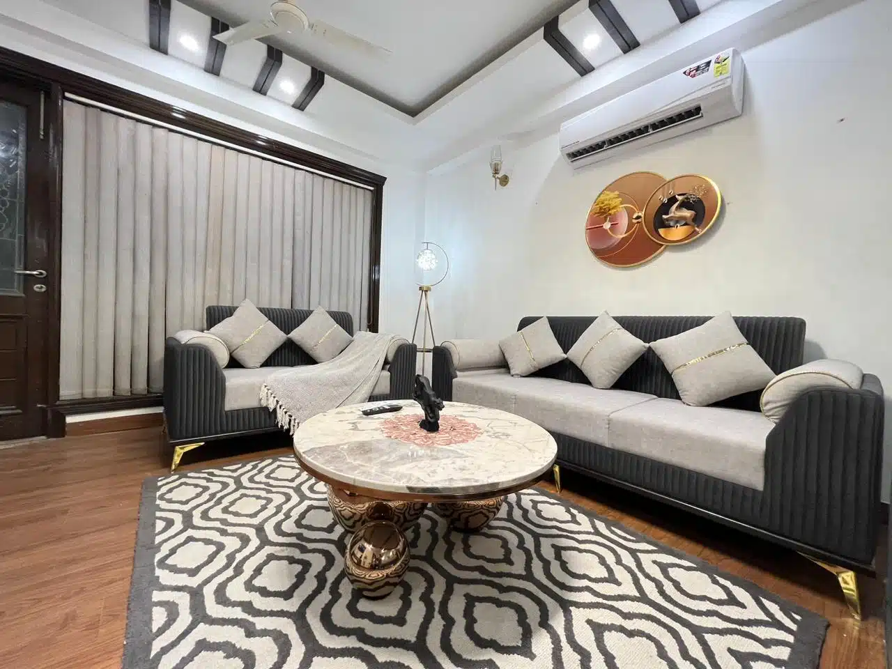 3 BH Living room in South Delhi