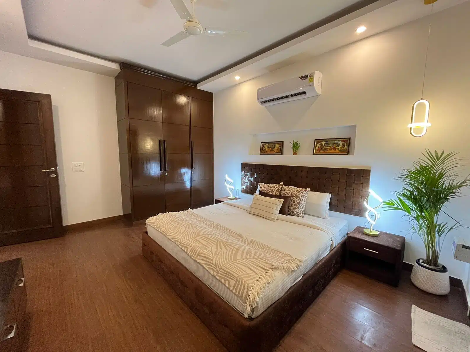 Bedroom of 3 BHK Bedchambers Service Apartment SOuth Extension