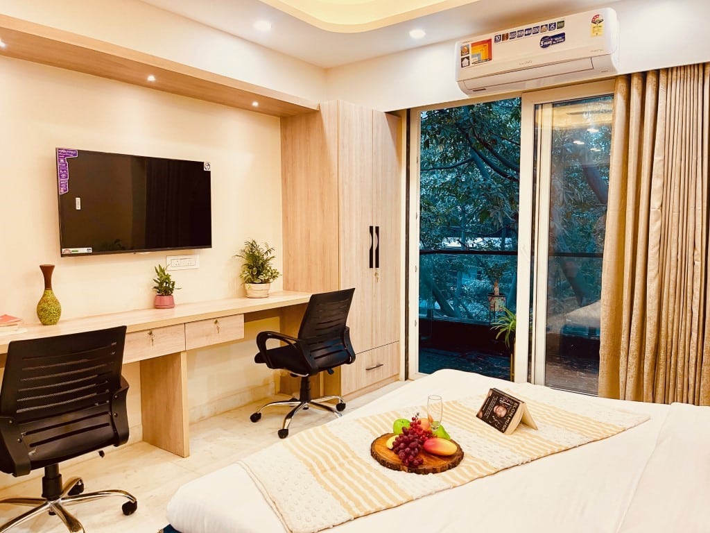 Bedchambers Serviced Apartments, DLF Cybercity Gurgaon study table and led tv