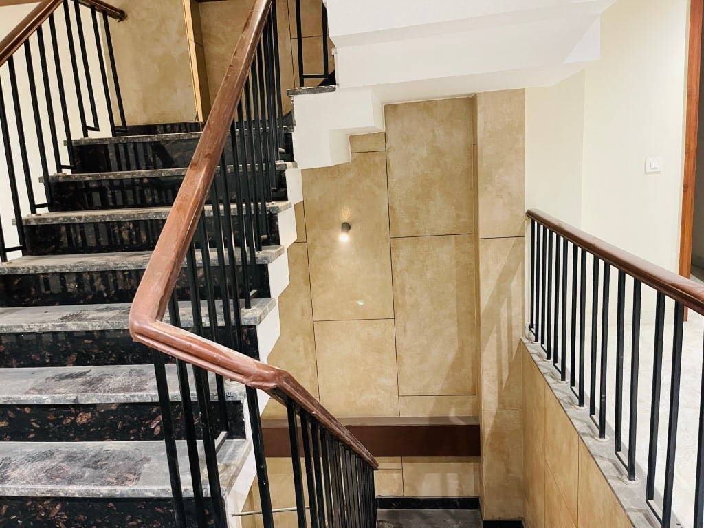 Bedchambers Serviced Apartments, Stairs